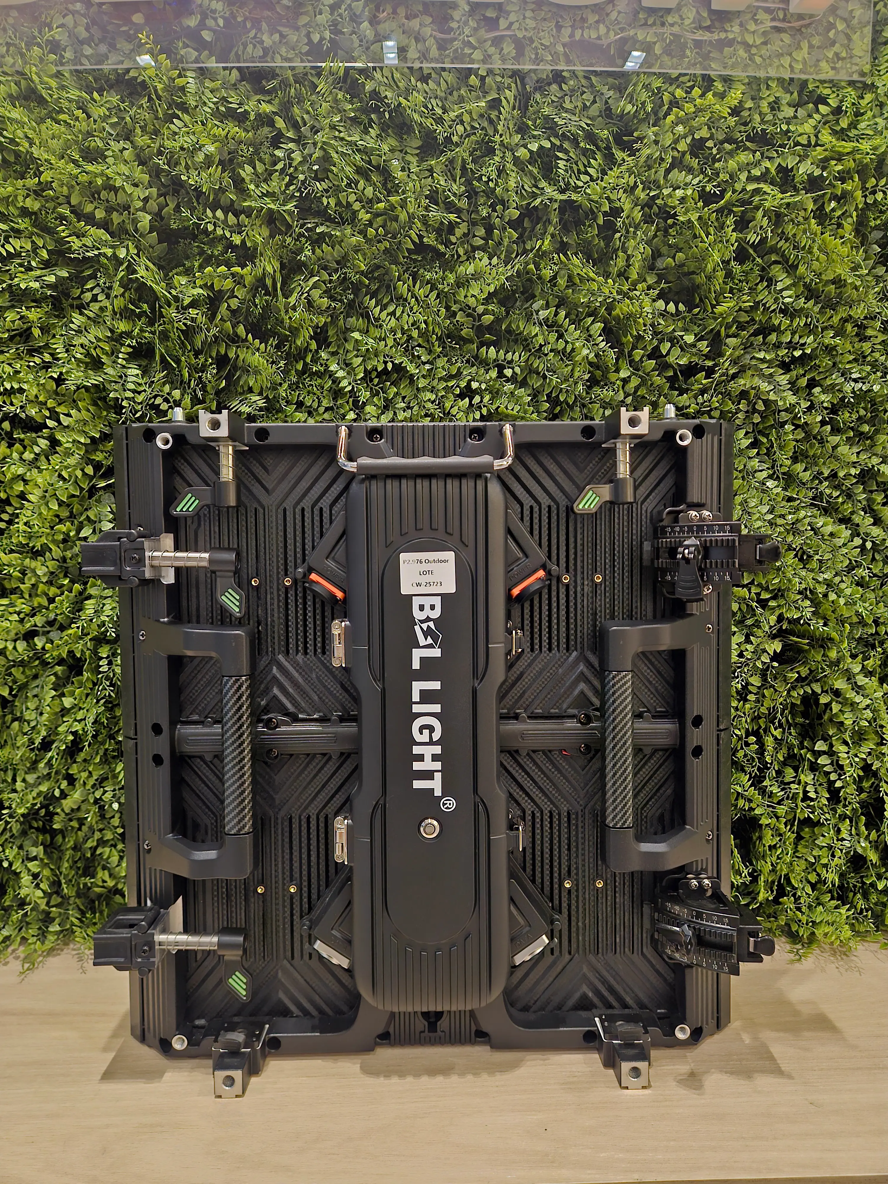 Painel de LED P2.976 Outdoor 3 in 1